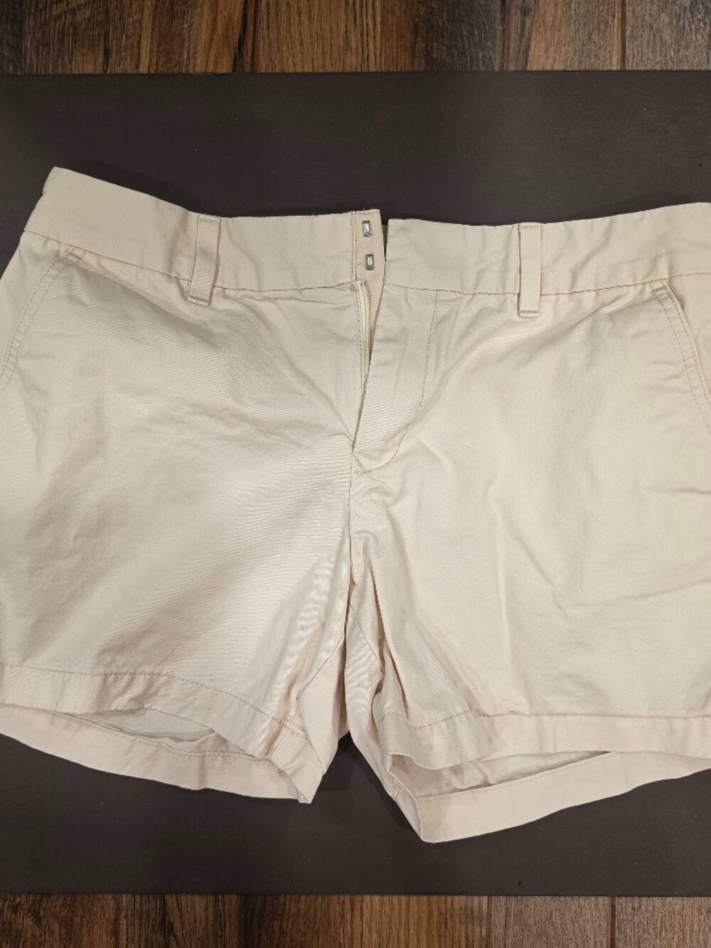 Tommy Hilfiger women Khaki tan Chino shorts size 8